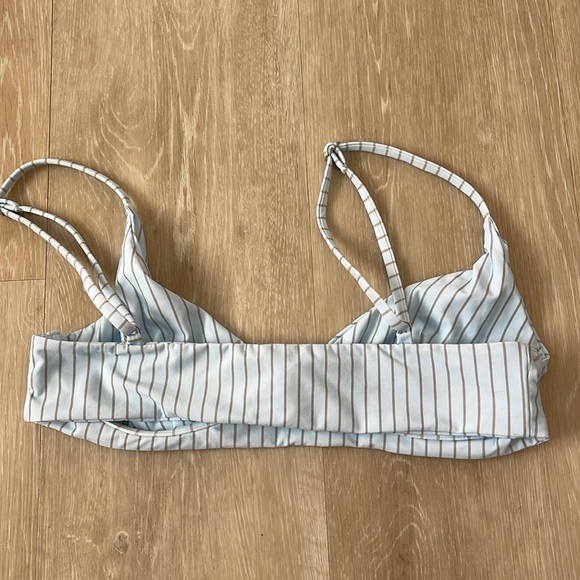 Lokahi swimwear Chloe top Medium in coastal strip - Picture 2 of 3